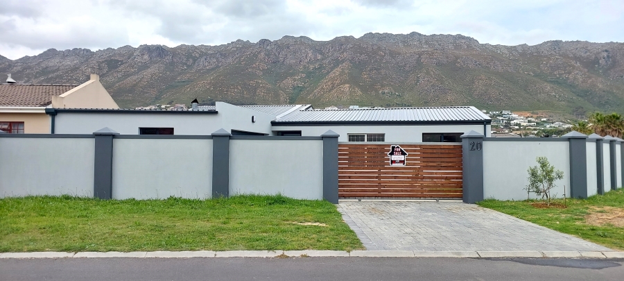 4 Bedroom Property for Sale in Admirals Park Western Cape